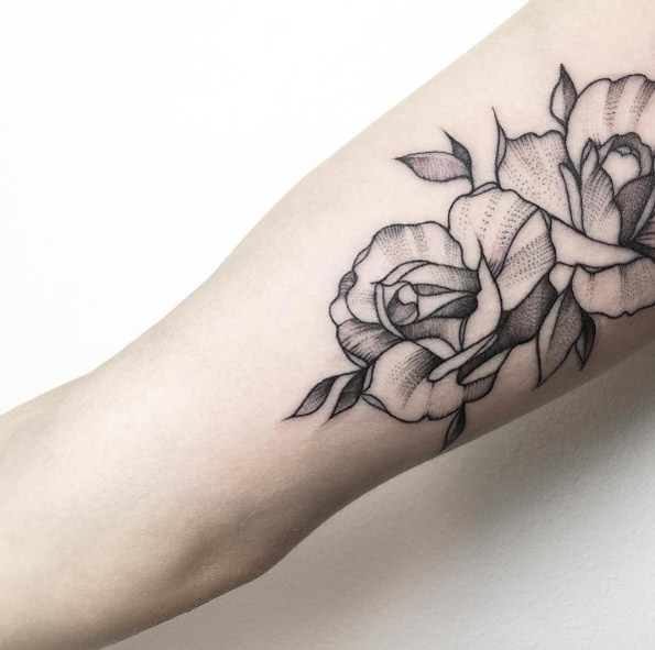 Gorgeous blackwork roses by Maria Fernandez