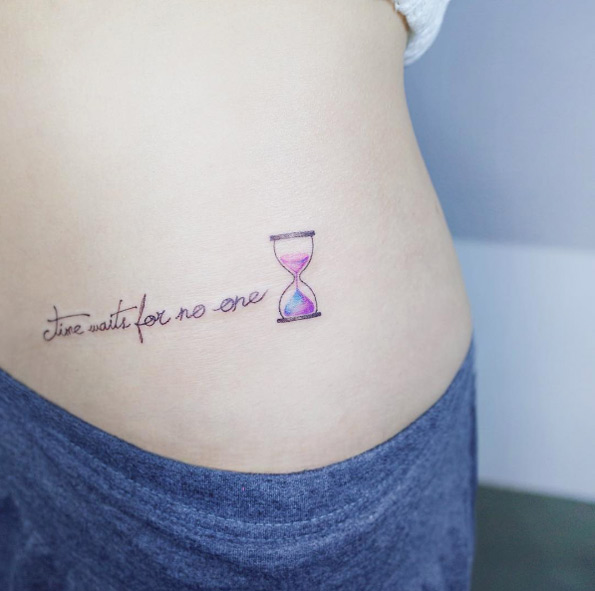 Hourglass tattoo by Tattooist Ida
