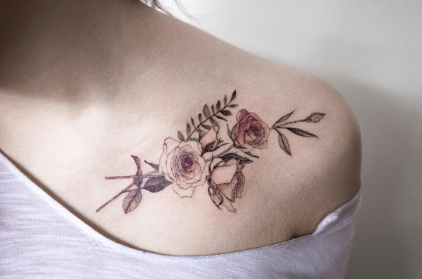 Roses on collarbone by Hongdam