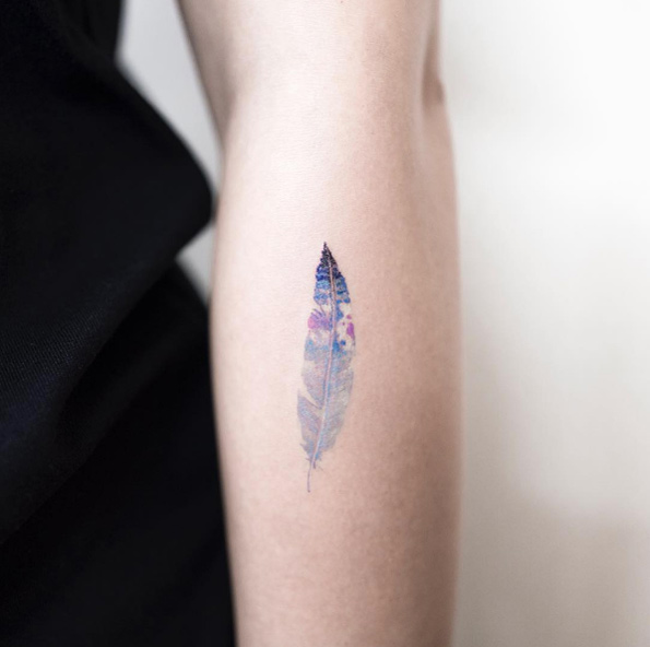 Fascinating feather tattoo by Nando Tattooer