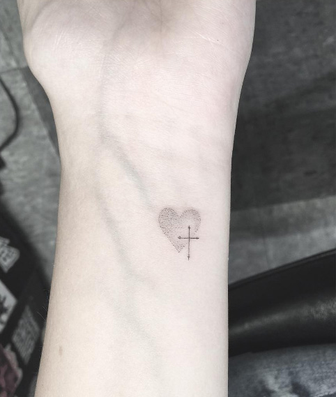 Tiny dotwork heart and cross by Doctor Woo