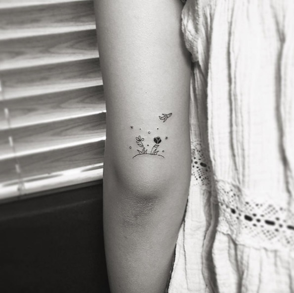 Tiny blackwork tricep tattoo by Masa Tattooer