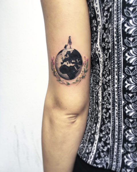 World traveler tattoo by Eva Krbdk