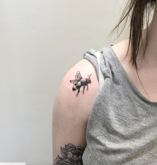 Big bee tattoo by Juju