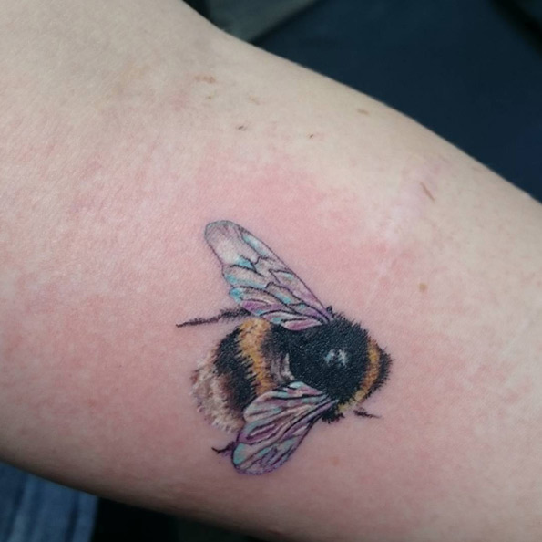 Bumblebee tattoo by Olive