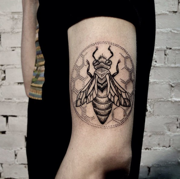 Dotwork bee tattoo by Jana Valjak