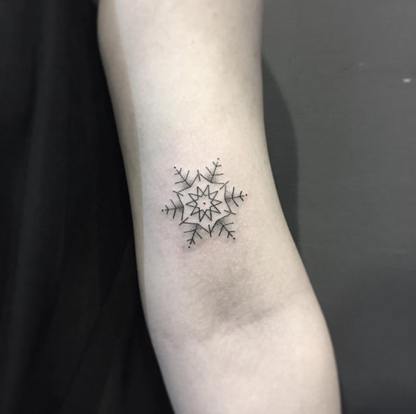 Geometric snowflake by Zhang Yun