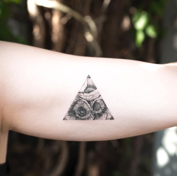 Poppy-filled triangular tattoo design by Hongdam