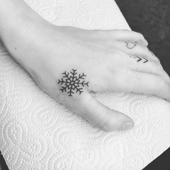 Small and simple snowflake on hand by Sabine Hierling