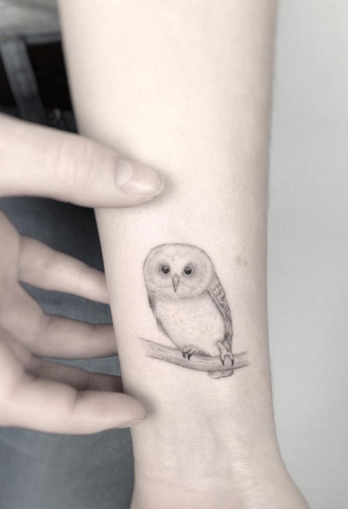 Single needle owl tattoo by Jakub Nowicz
