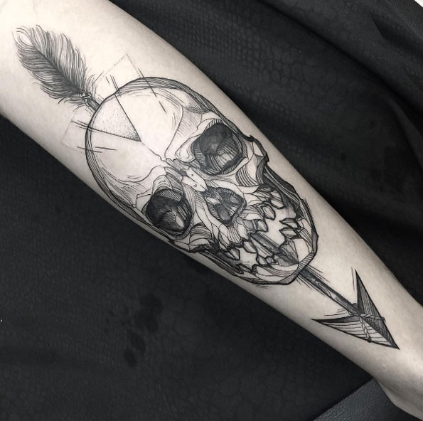 Skull and arrow tattoo by Sandra Cunha