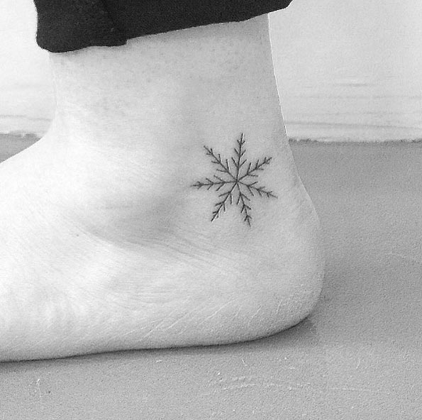 Snowflake on ankle by Hernan Giamberardino 