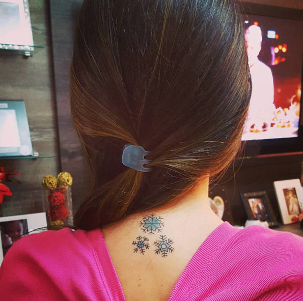 Small snowflakes on back neck via Fernanda