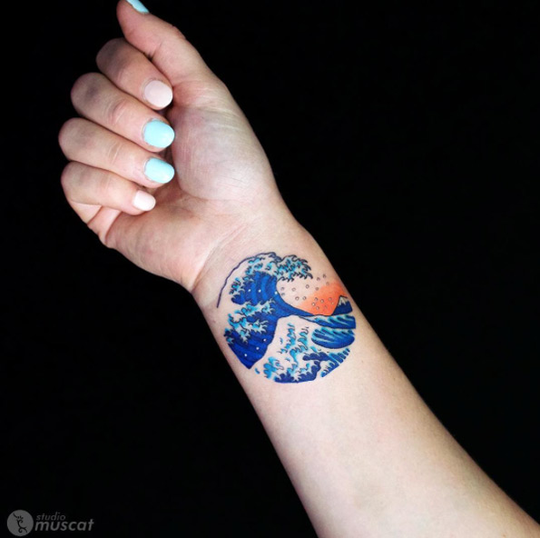 Circular wave tattoo on wrist by Studio Muscat