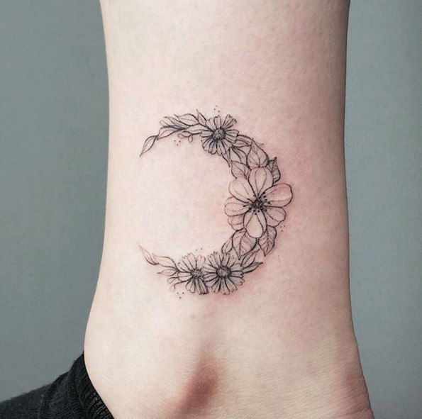 Floral crescent moon on ankle by Frauke Katze