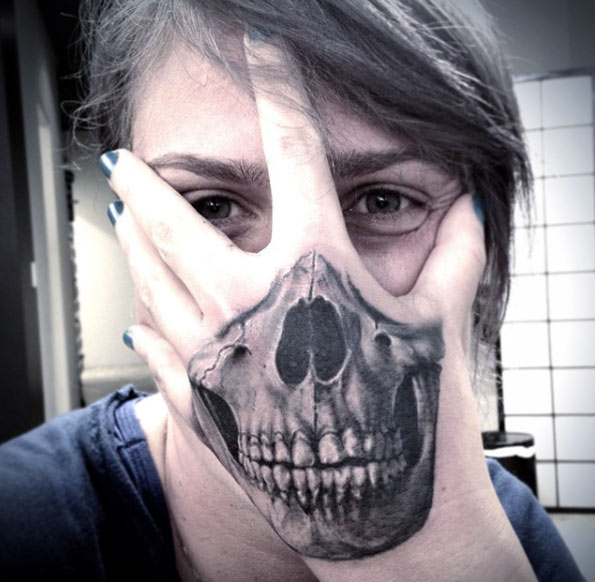 Half-skull on hand by Ivy Saruzi