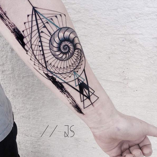 Abstract nautilus tattoo by Jessica Svartvit