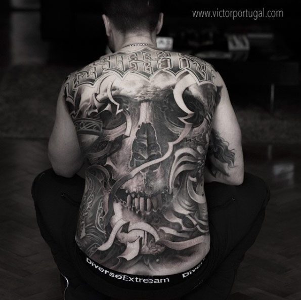 Skull on back by Victor Portugal