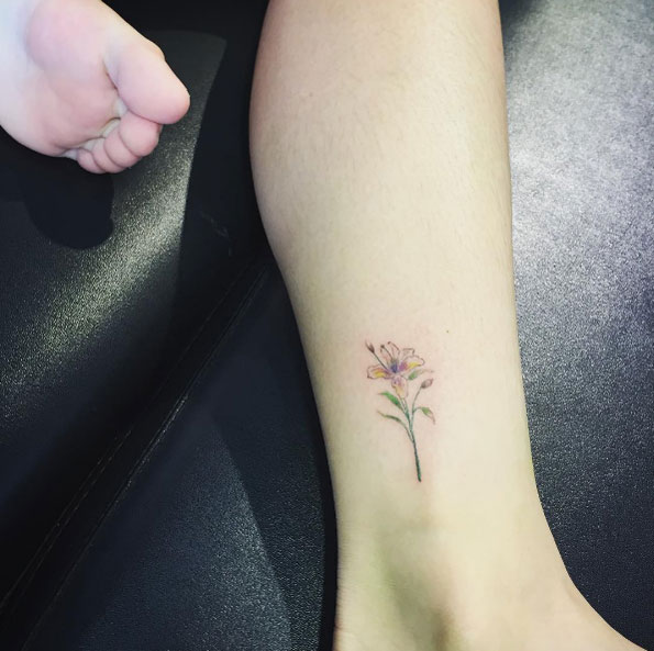 Lily tattoo by NumaAn