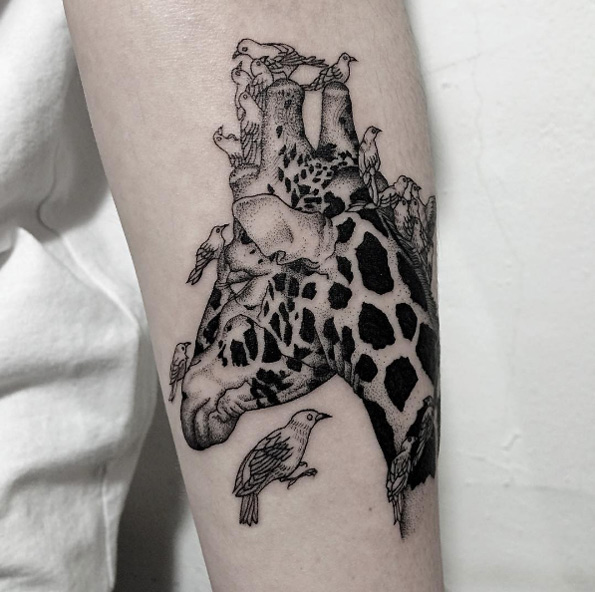 Giraffe by OOZY
