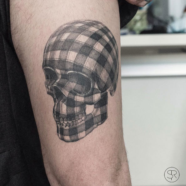 Plaid skull tattoo by Sven Rayen