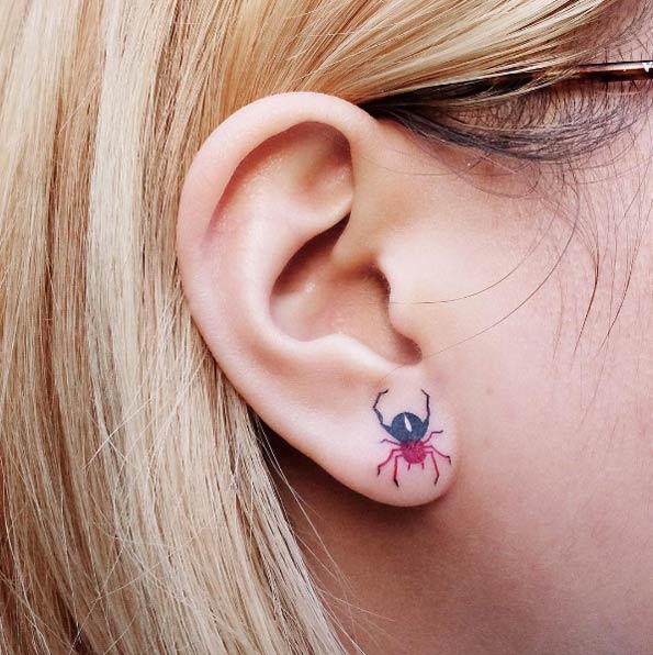 Spider earing tattoo by Zihee