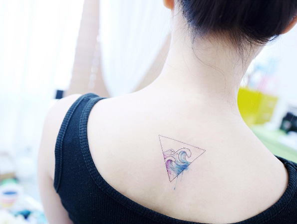 Tiny watercolor waves by Tattooist Banul