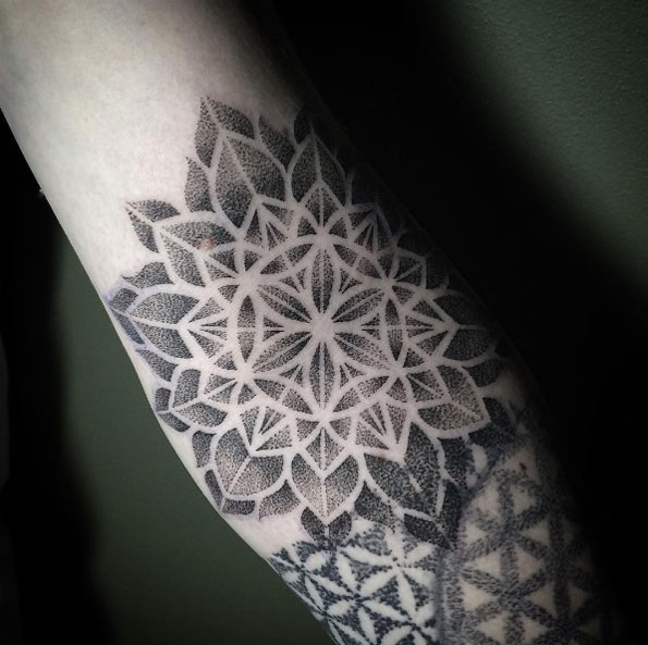 40+ Mesmerizing Dotwork Mandala Tattoo Designs - TattooBlend