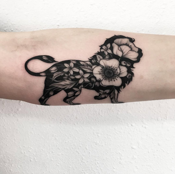 Floral lion tattoo by Vlada Shevchenko