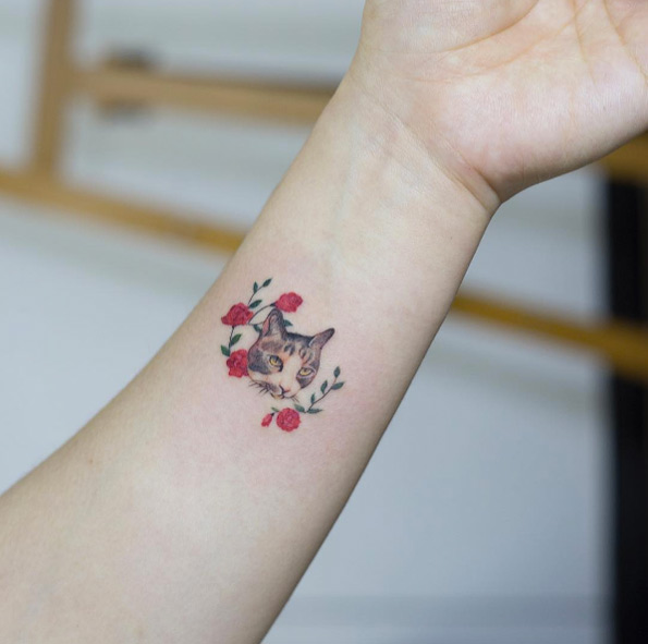 Cool cat tattoo on wrist by Zihee