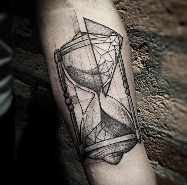 Blackwork hourglass tattoo by Lucas Martinelli