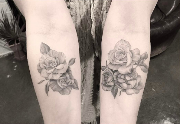 Grey ink roses by Doctor Woo