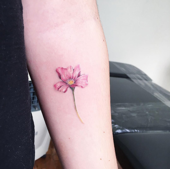 54 Classic Floral Tattoo Ideas for Spring - TattooBlend