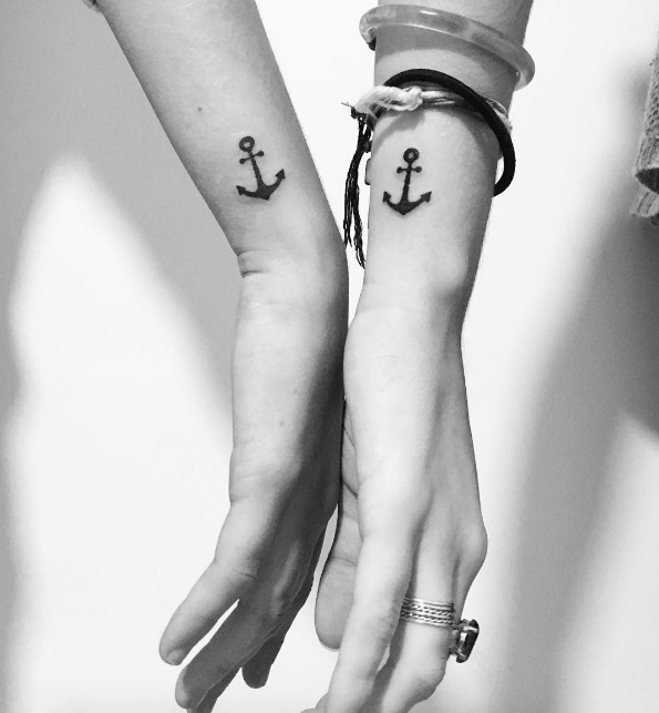 Matching anchors for sisters by Ana Gonzalez Saravia