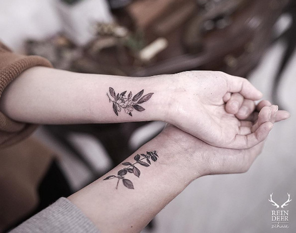 Matching vintage floral tattoos by Zihwa