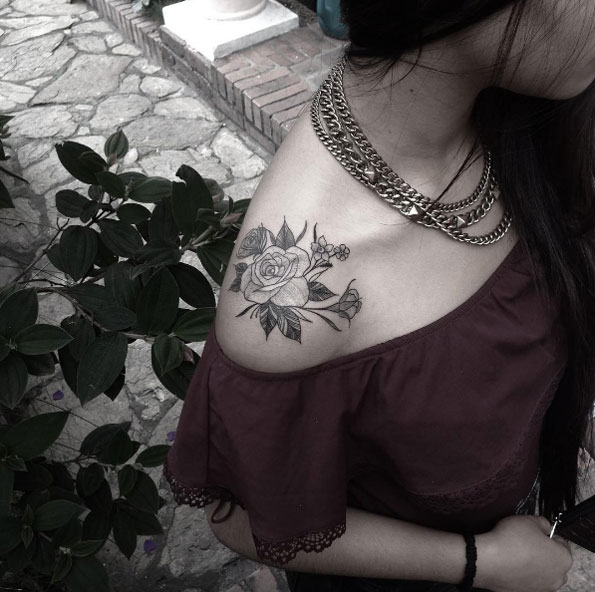 Floral shoulder piece by Mateo Gonzalez