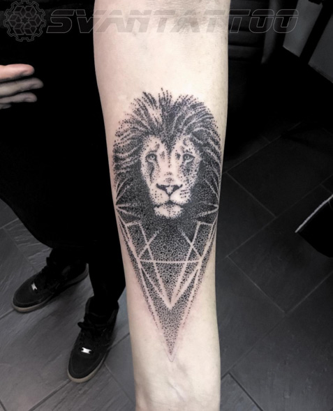 Dotwork lion tattoo by Svante Torner