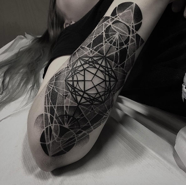 Complex geometric design by Otheser
