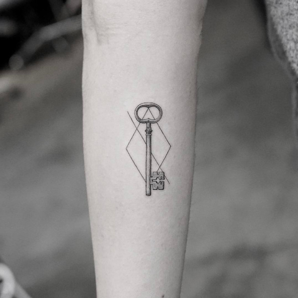 Simple skeleton key tattoo by Sanghyuk Ko