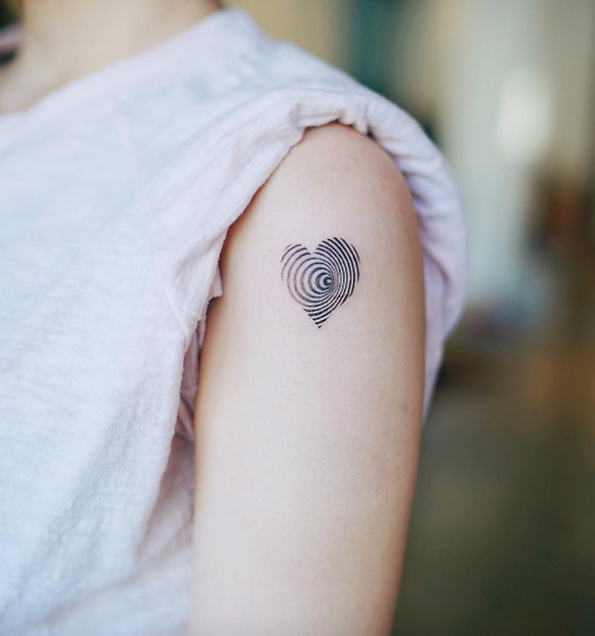 Mesmerizing heart tattoo by Nando