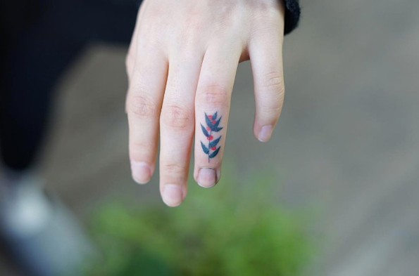 Natural finger tattoo by Zihee