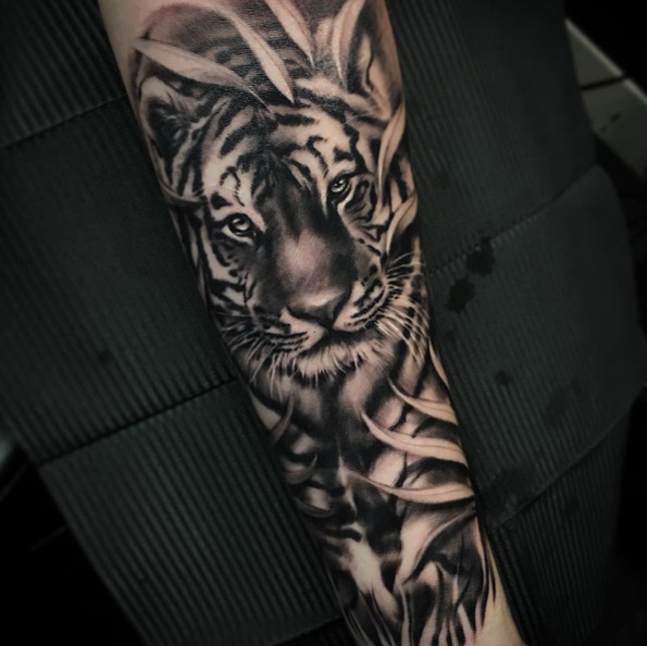 Dynamic tiger tattoo by Kimmo Angervaniva