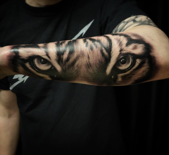 Tiger eyes by Kimmo Angervaniva