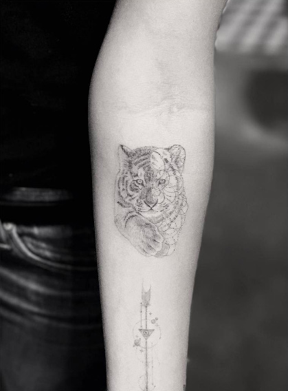 Single needle tiger tattoo by Doctor Woo