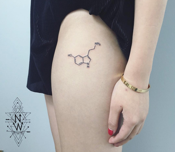 Molecule tattoo on hip by Laura Martinez