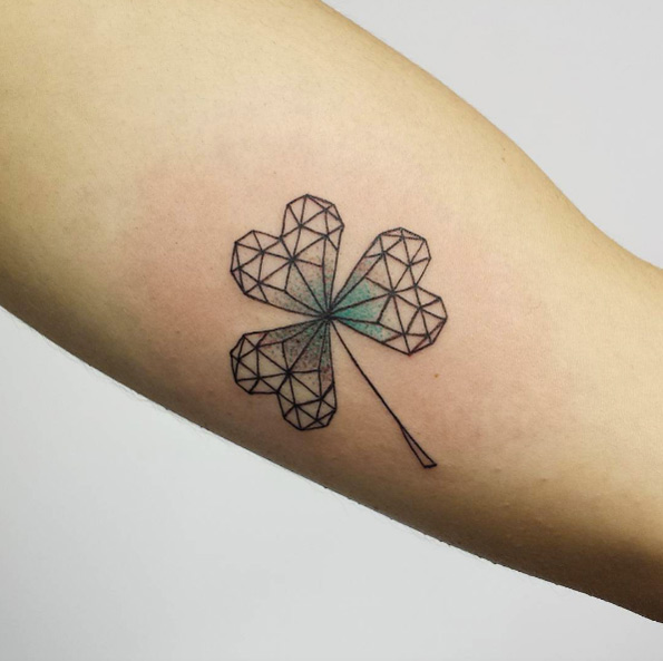 Geometric shamrock tattoo by Aline Wata