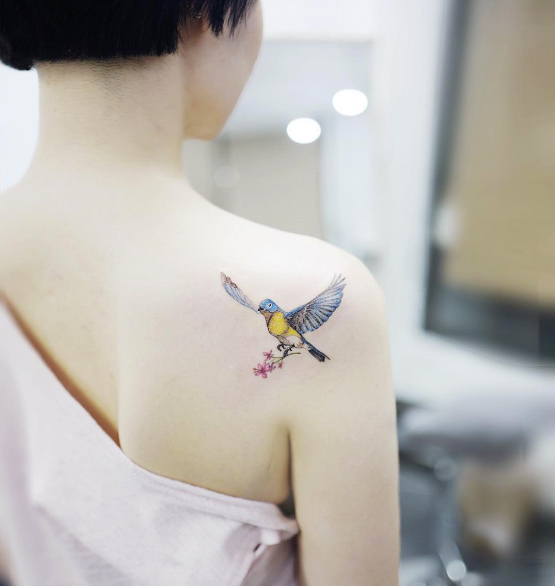 Back shoulder bird tattoo by Banul