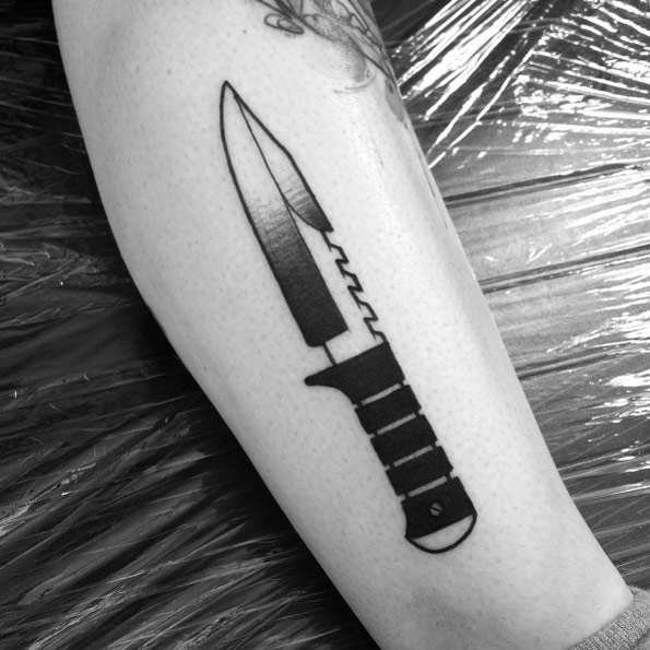 Survival knife by Matt Pettis