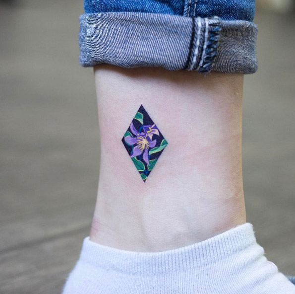 Diamond-shaped floral tattoo by Zihee