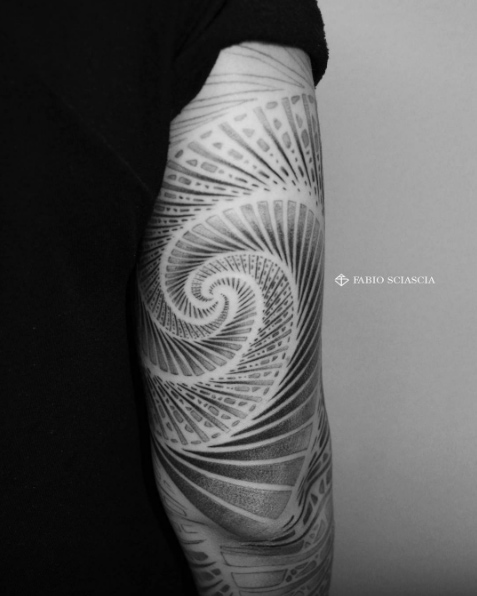 Stunning swirling sleeve by Fabio Sciascia